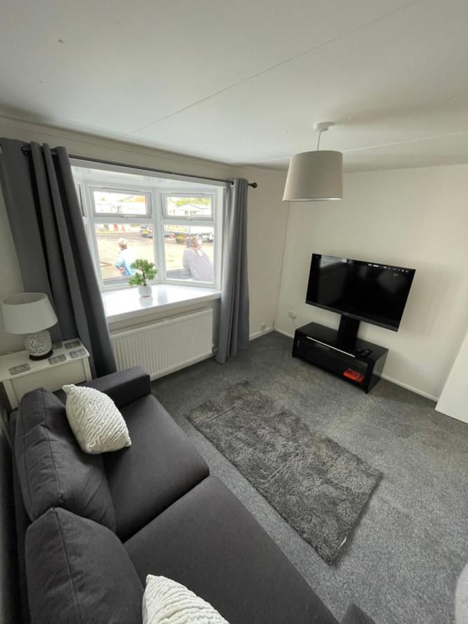 1-Bedroom Semi-Detached Chalet In Uddingston, Glasgow Εξωτερικό φωτογραφία