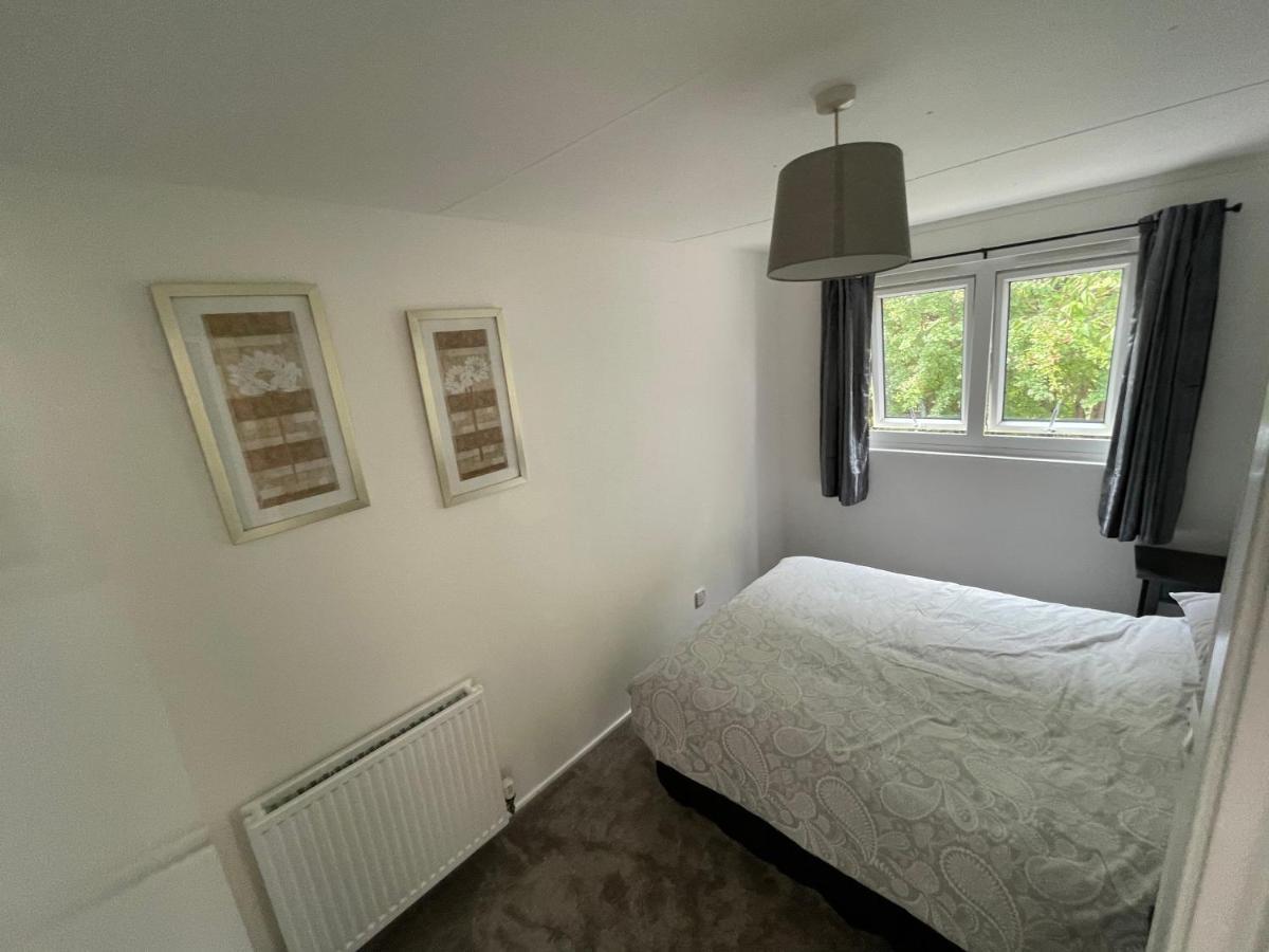1-Bedroom Semi-Detached Chalet In Uddingston, Glasgow Εξωτερικό φωτογραφία