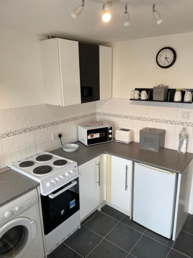 1-Bedroom Semi-Detached Chalet In Uddingston, Glasgow Εξωτερικό φωτογραφία