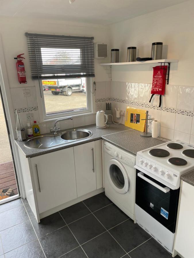 1-Bedroom Semi-Detached Chalet In Uddingston, Glasgow Εξωτερικό φωτογραφία