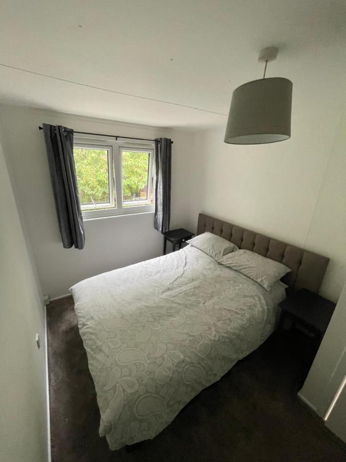 1-Bedroom Semi-Detached Chalet In Uddingston, Glasgow Εξωτερικό φωτογραφία