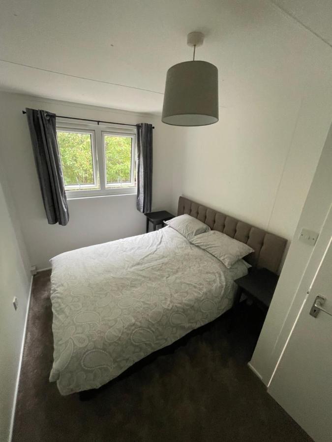 1-Bedroom Semi-Detached Chalet In Uddingston, Glasgow Εξωτερικό φωτογραφία