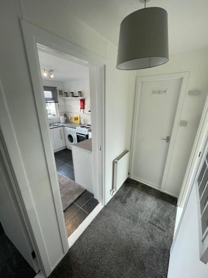 1-Bedroom Semi-Detached Chalet In Uddingston, Glasgow Εξωτερικό φωτογραφία